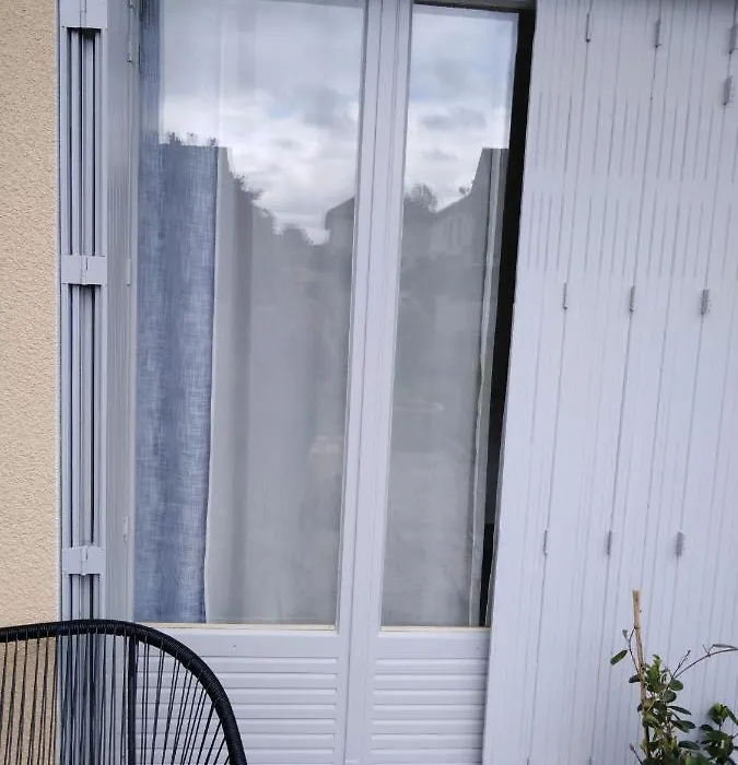 chez Myla chambre avec tv écran plat et salle de bain privative-1