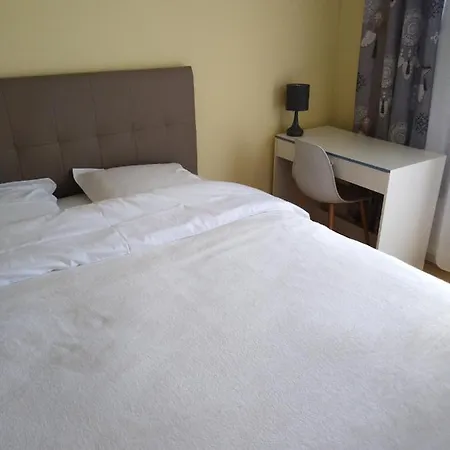 chez Myla chambre avec tv écran plat et salle de bain privative-2